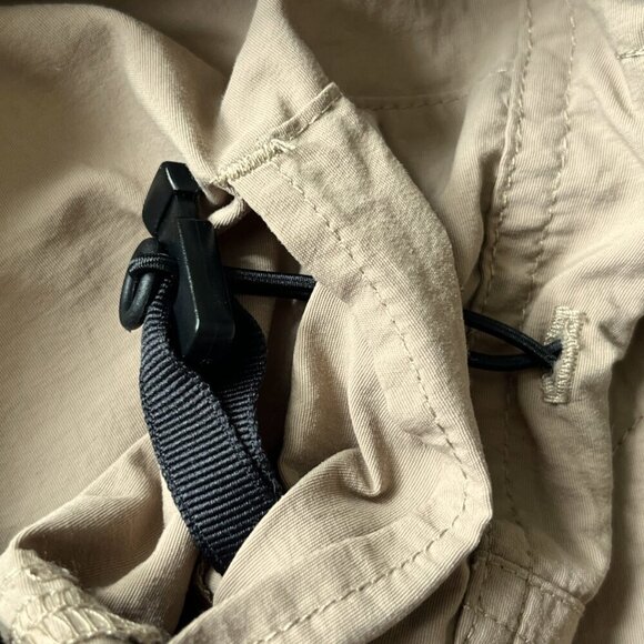 LL Bean Womens Nylon Cropped Hiking Pants Size 6 Beige Cinch Leg Gorpcore Trail - Picture 5 of 7